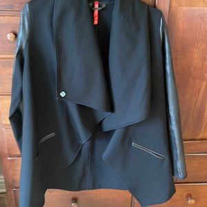 Jacket w vegan leather sleeves